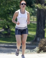 Scarlett_Johansson_jogging002_122_152lo.jpg